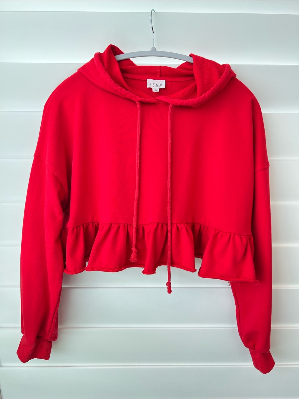 Le Lis Red Ruffle-Hem Cropped Hoodie -small